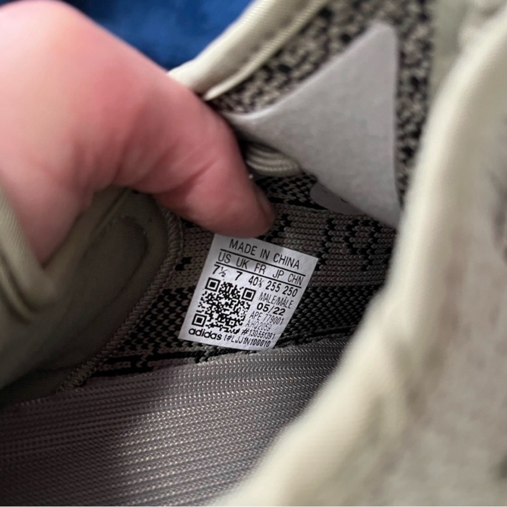 Authentic adidas Yeezy Boost 350 V2 Granite - 7.5 - Picture 8 of 8